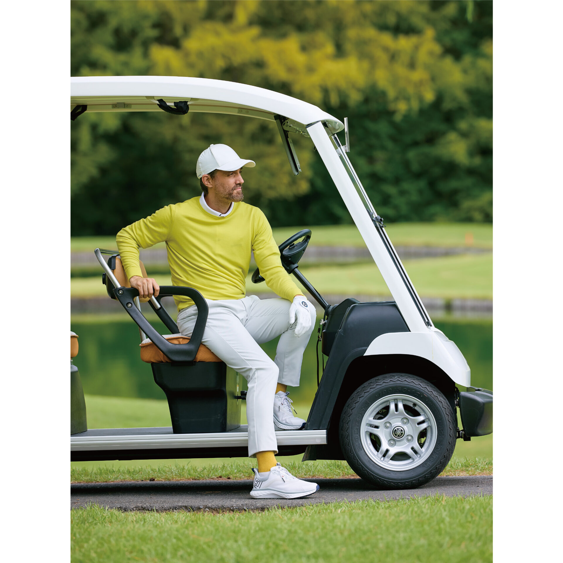 「MOSTRICH」から冬のラウンドに最適な新作が登場の写真